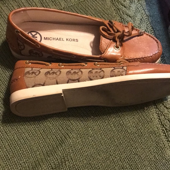 Michael Kors lightly used condition shoes - Picture 2 of 4